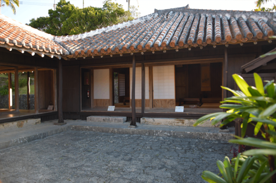 沖縄の伝統建築と暮らしを巡る_3